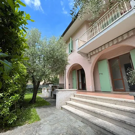 Great Private For Family Holidays And Cultural Outings Near Dei Marmi Recommended Вілла Марина-ді-П'єтразанта