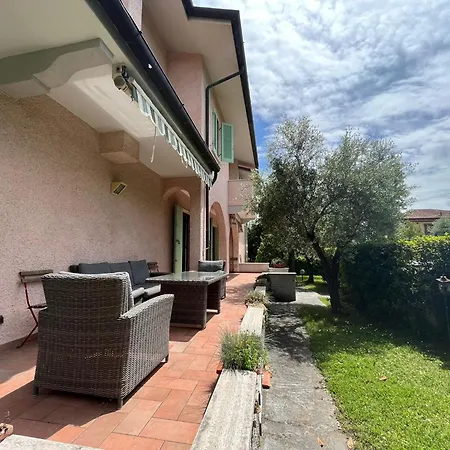 Great Private For Family Holidays And Cultural Outings Near Dei Marmi Recommended Вілла