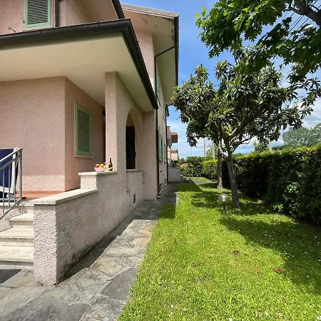 Villa Great Private For Family Holidays And Cultural Outings Near Dei Marmi Recommended Marina di Pietrasanta