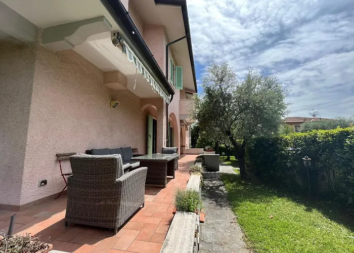 Great Private For Family Holidays And Cultural Outings Near Dei Marmi Recommended וילה